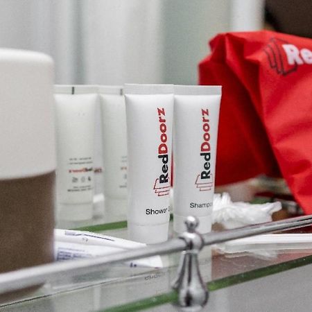 Reddoorz Plus @ Tendean Джакарта Екстер'єр фото