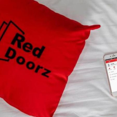 Reddoorz Plus @ Tendean Джакарта Екстер'єр фото