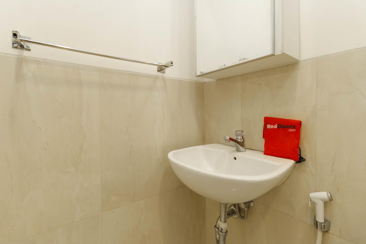 Reddoorz Plus @ Tendean Джакарта Екстер'єр фото